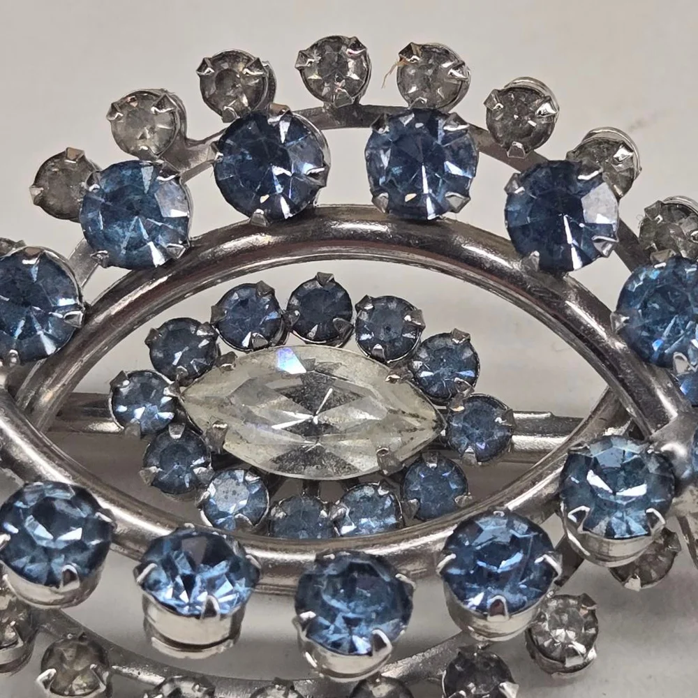 Vintage Brooch Women's Eye Shape Silver Blue Rhinestone Excellent Condition